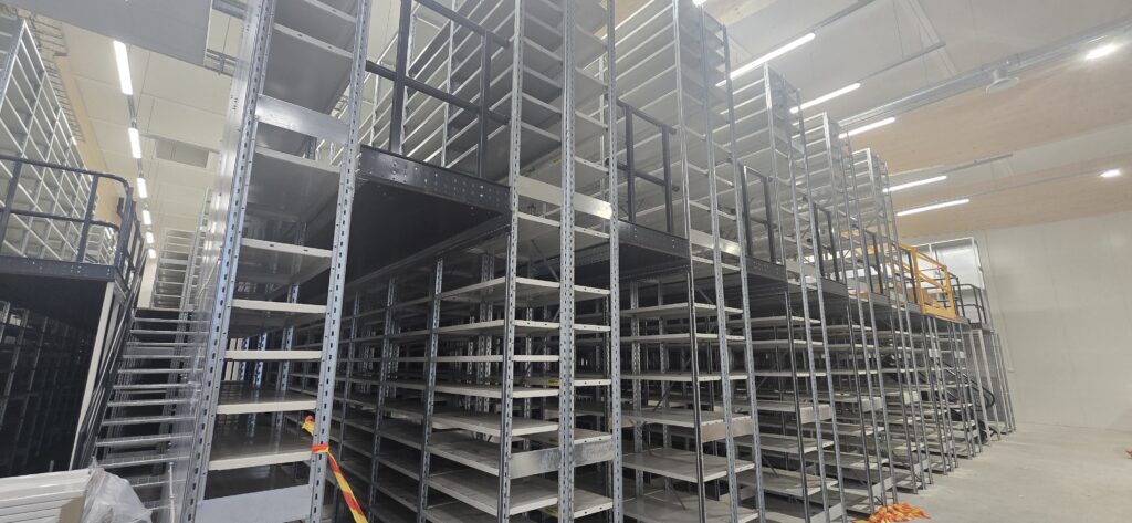 KL Parts Oy varastotila